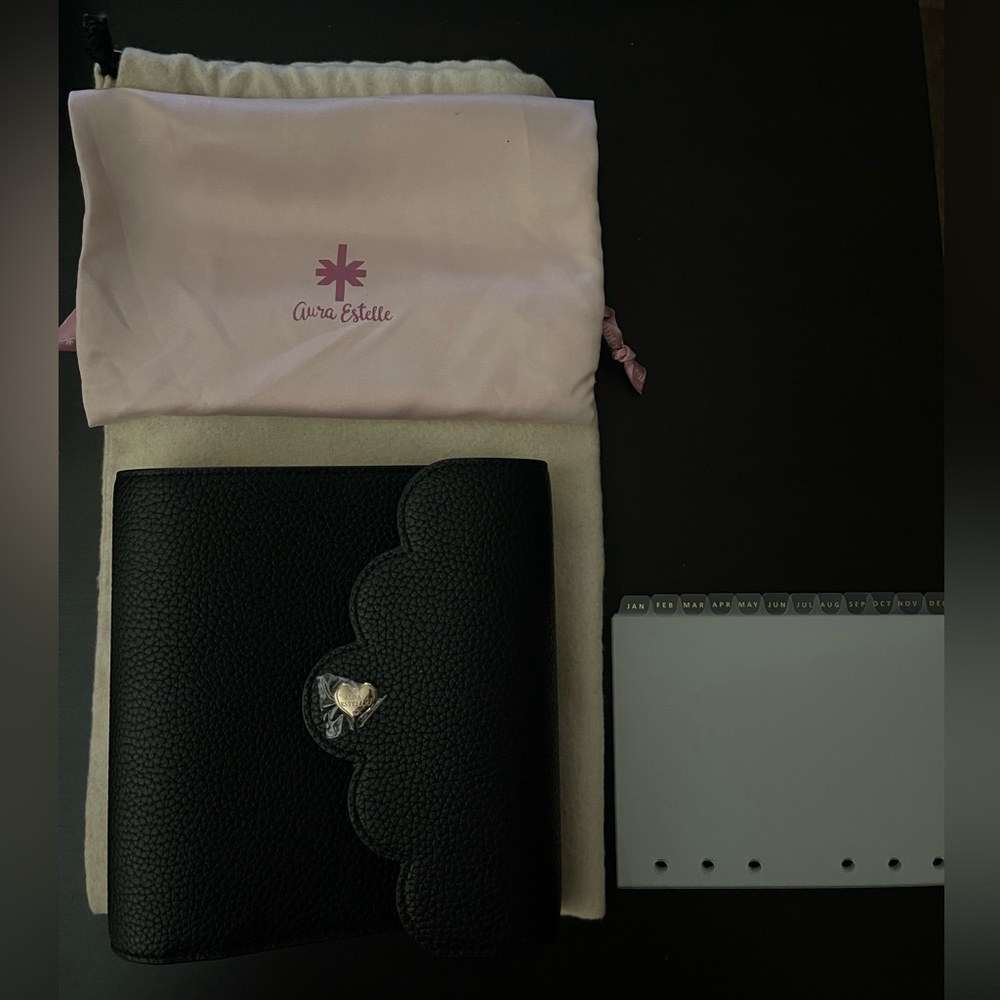 Aura Estelle - A6 Planner Cloud - Black/Gold Matte Pebbled Edition